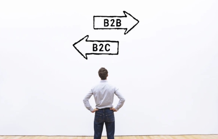 Man facing two hand-drawn arrows, B2B and B2C — choosing an eCommerce model